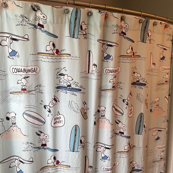 NEW COND! POTTERY BARN SNOOPY SHOWER CURTAIN - Picture 2 of 5